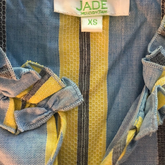 NWOT Linen sleeveless top with ruffles - Picture 3 of 3